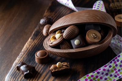 Oeufs de Pâques en chocolat artisanal.